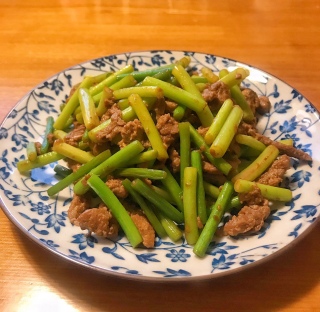 蒜苔炒牛肉